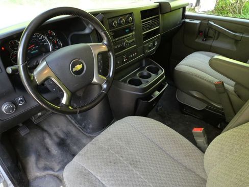 Used 2019 Chevrolet Express 3500 w/ Power Convenience Package RWD image 11