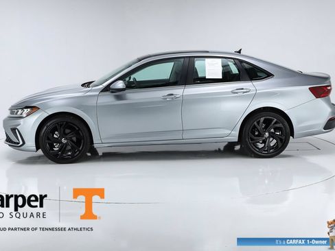 Used 2025 Volkswagen Jetta SE FWD image 39