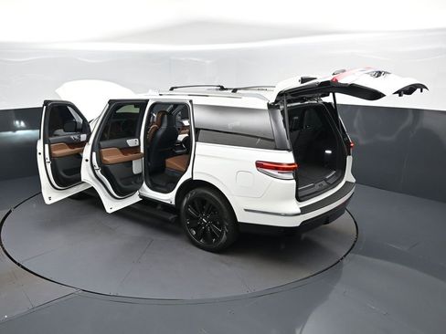Used 2024 Lincoln Navigator Reserve AWD/4WD image 45