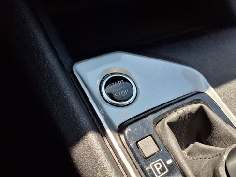 Used 2025 Nissan Altima 2.5 SV image 12