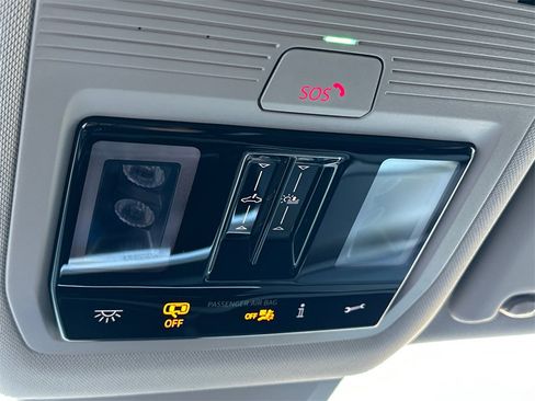 Used 2025 Volkswagen Atlas Peak Edition SE image 31