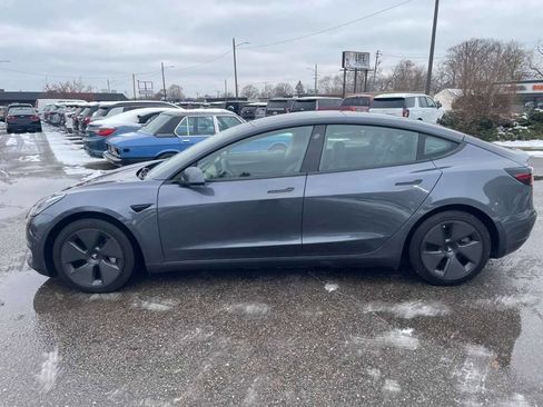 Used 2023 Tesla Model 3 Standard Range image 5