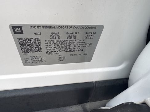 Used 2018 Chevrolet Equinox Premier FWD image 17