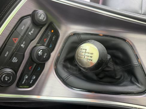Used 2015 Dodge Challenger R/T w/ Quick Order Package 22B R/T RWD image 30