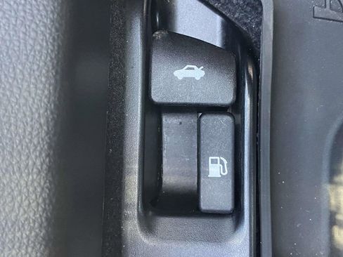 Used 2025 Toyota Corolla LE FWD image 27