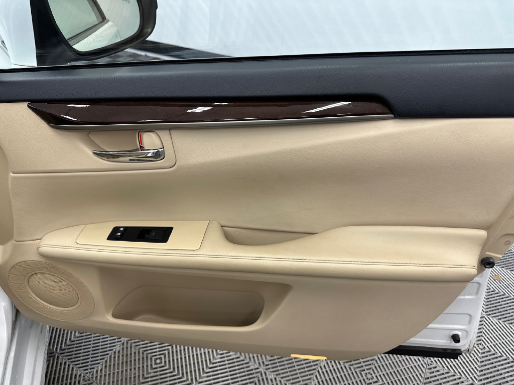 Used 2014 Lexus ES 350 w/ Luxury Package FWD image 15