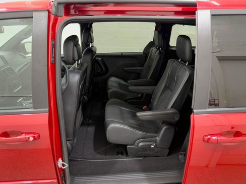 Used 2014 Dodge Grand Caravan SXT image 20