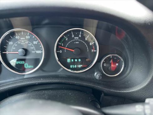 Used 2017 Jeep Wrangler Unlimited Rubicon w/ Connectivity Group AWD/4WD image 21
