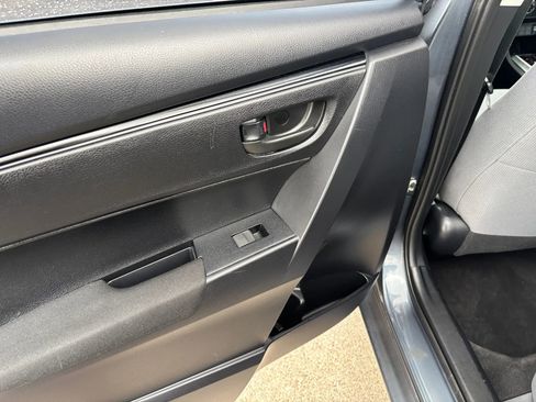 Used 2017 Toyota Corolla SE FWD image 32