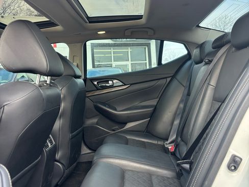 Used 2017 Nissan Maxima Platinum image 14