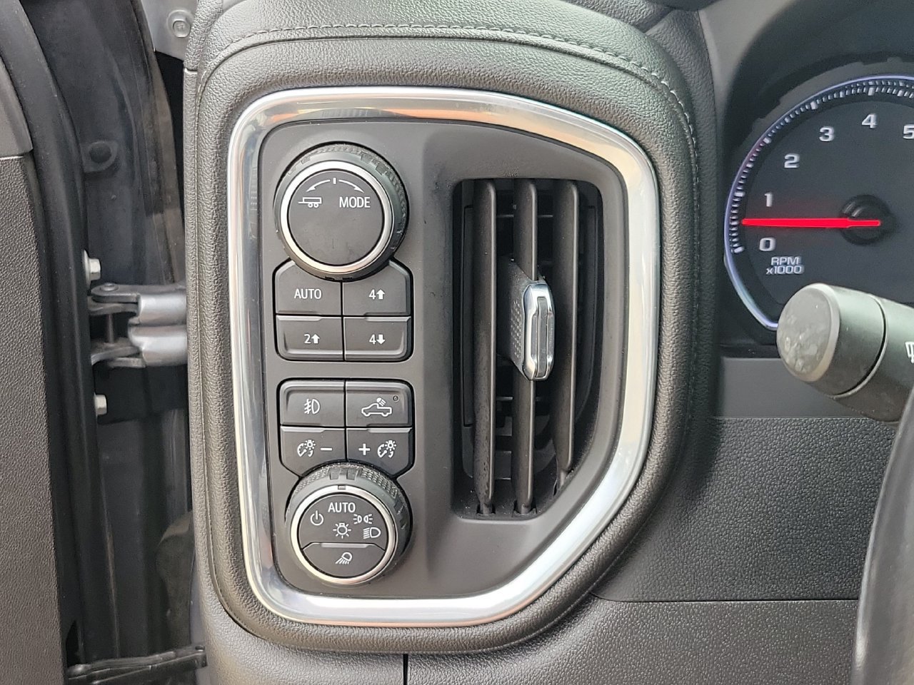 Certified 2022 Chevrolet Silverado 1500 LT Trail Boss w/ LT Trail Boss Premium Package AWD/4WD image 30