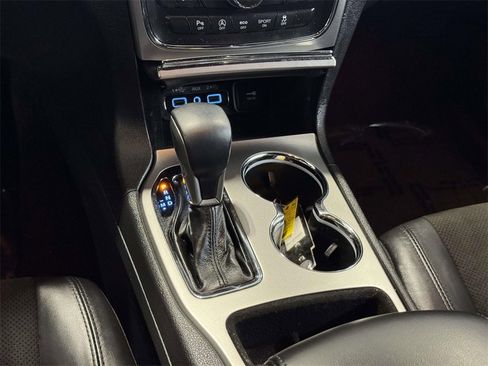 Used 2018 Jeep Grand Cherokee Altitude image 23