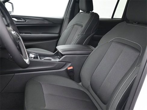 New 2025 Jeep Grand Cherokee Laredo X image 12