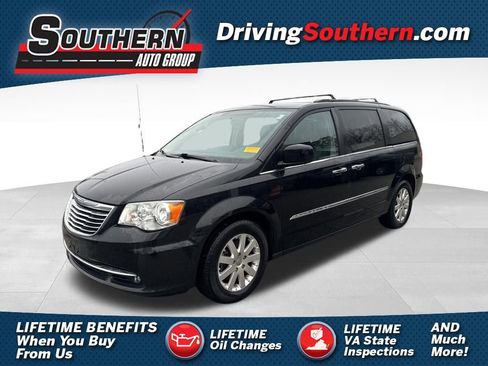 Used 2015 Chrysler Town & Country Touring w/ Driver Convenience Group image 1