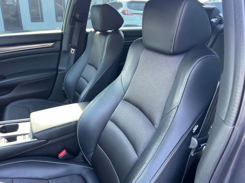 Used 2018 Honda Accord Sport image 11