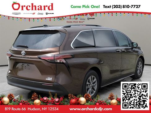 Used 2022 Toyota Sienna XLE image 6