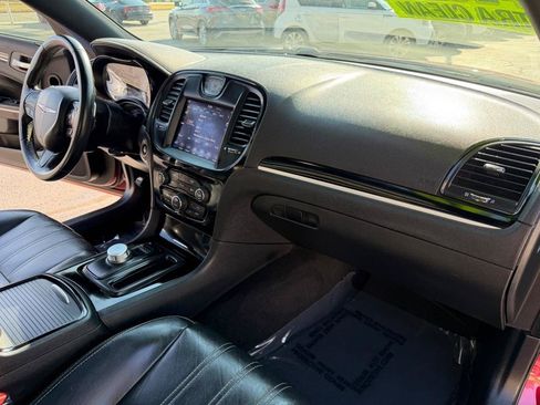 Used 2019 Chrysler 300 S w/ 300S Premium Group RWD image 24