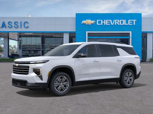 New 2025 Chevrolet Traverse LT image 2