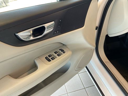Used 2021 Volvo S60 T5 Momentum FWD image 16