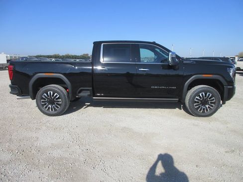 New 2026 GMC Sierra 2500 Denali Ultimate image 3