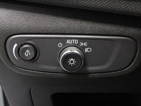 Used 2025 Chevrolet TrailBlazer LT w/ LT Cold Weather Package FWD image 26