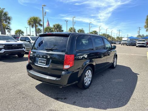Used 2019 Dodge Grand Caravan SE image 16