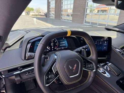 Used 2024 Chevrolet Corvette Stingray Premium Conv w/ Z51 Performance Package image 17