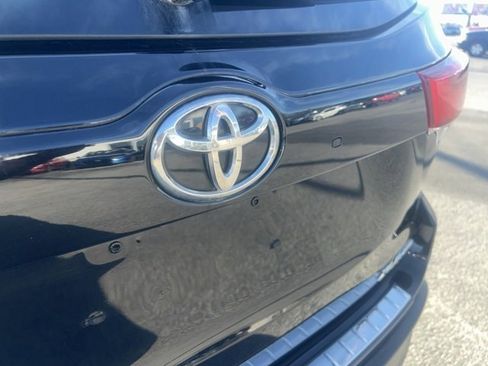 Used 2017 Toyota Highlander XLE image 9