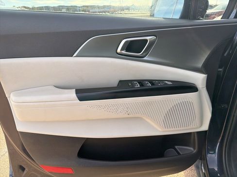 Used 2024 Kia Carnival LX image 12