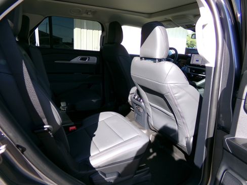 New 2025 Ford Explorer Active image 35