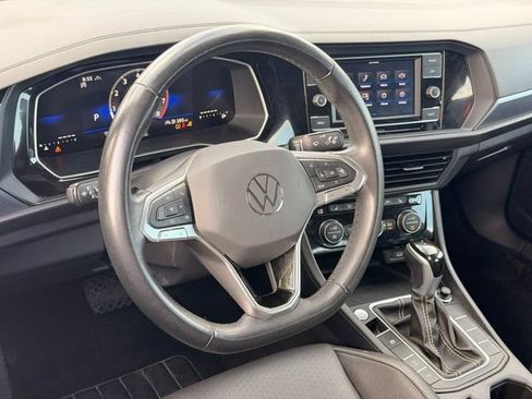 Used 2024 Volkswagen Jetta SE FWD image 18