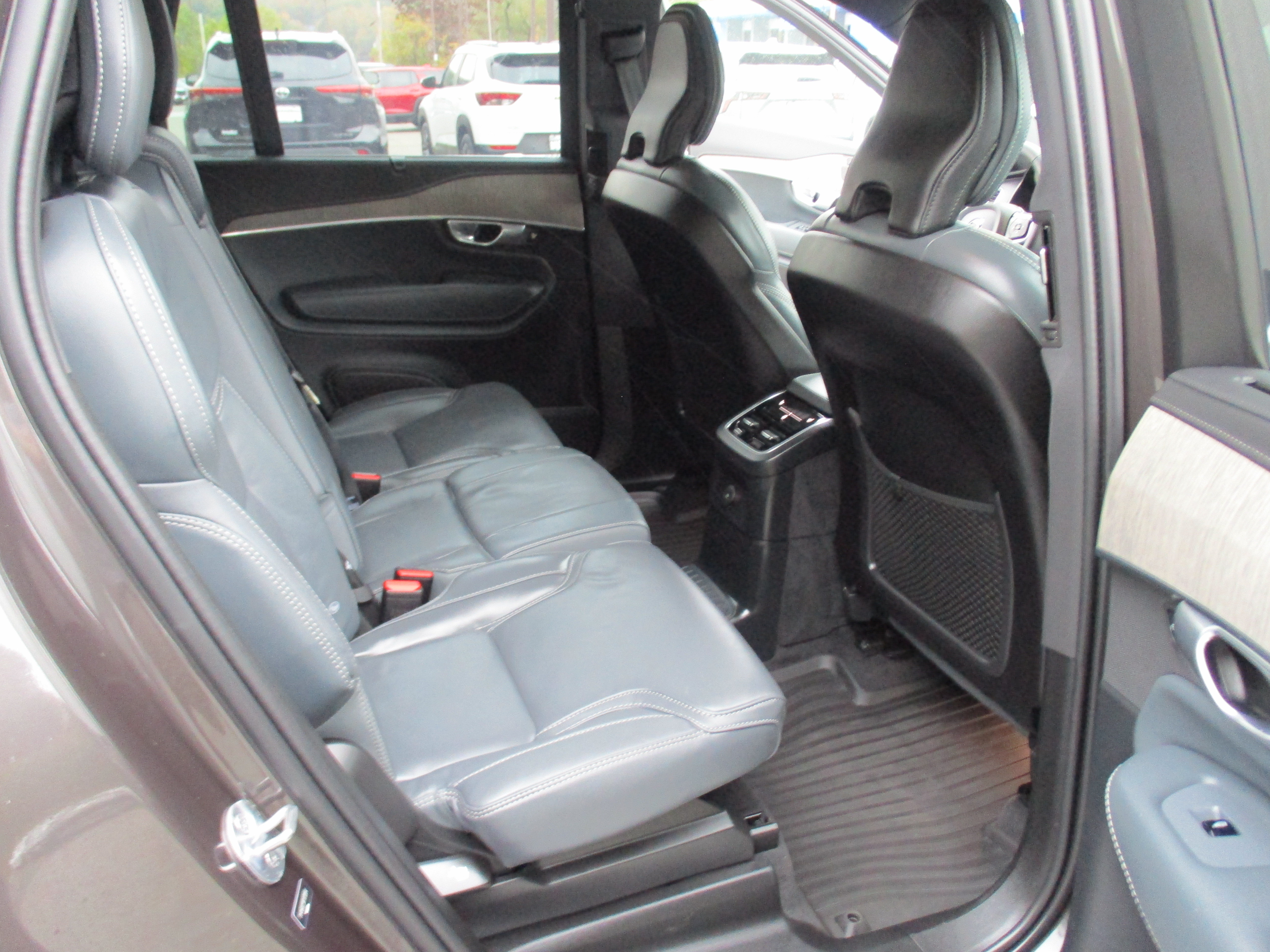 Certified 2024 Volvo XC90 T8 Ultimate w/ Protection Package Premier AWD/4WD image 15