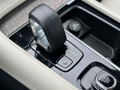 Certified 2023 Volvo XC90 T8 Plus AWD/4WD image 26