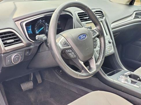 Used 2019 Ford Fusion SE w/ Equipment Group 151A FWD image 7