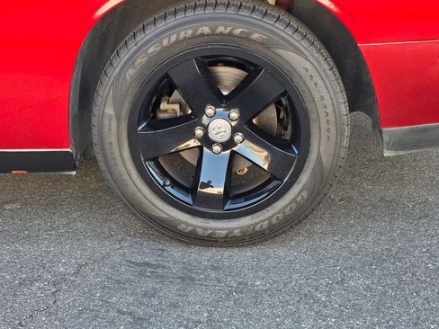 Used 2009 Dodge Challenger SE RWD image 7
