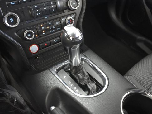 Used 2017 Ford Mustang Coupe image 22