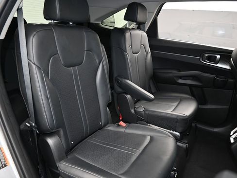 Used 2022 Kia Sorento EX w/ Panoramic Sunroof Package image 47