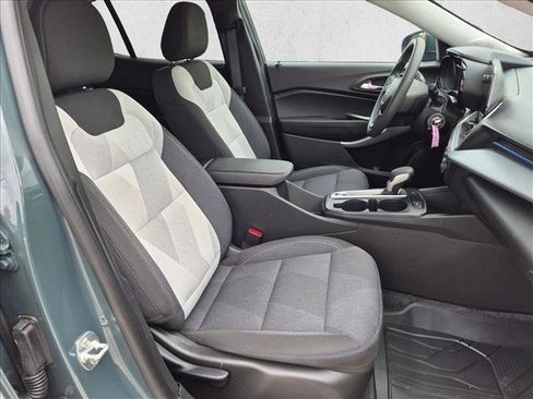 Used 2025 Chevrolet Trax LS w/ LS Convenience Package FWD image 20