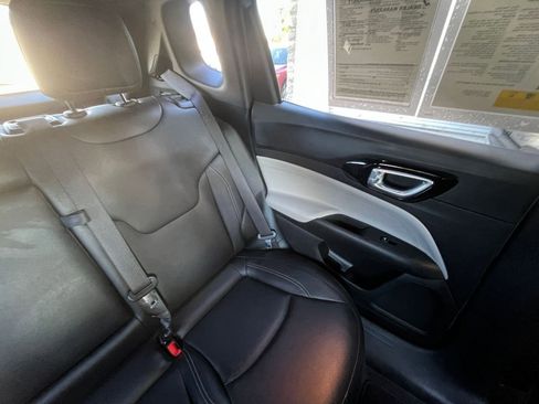 Used 2025 Jeep Compass Limited image 37