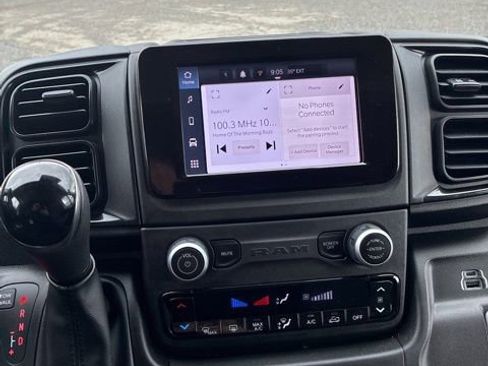 Used 2025 RAM ProMaster 2500 w/ Convenience Group image 11