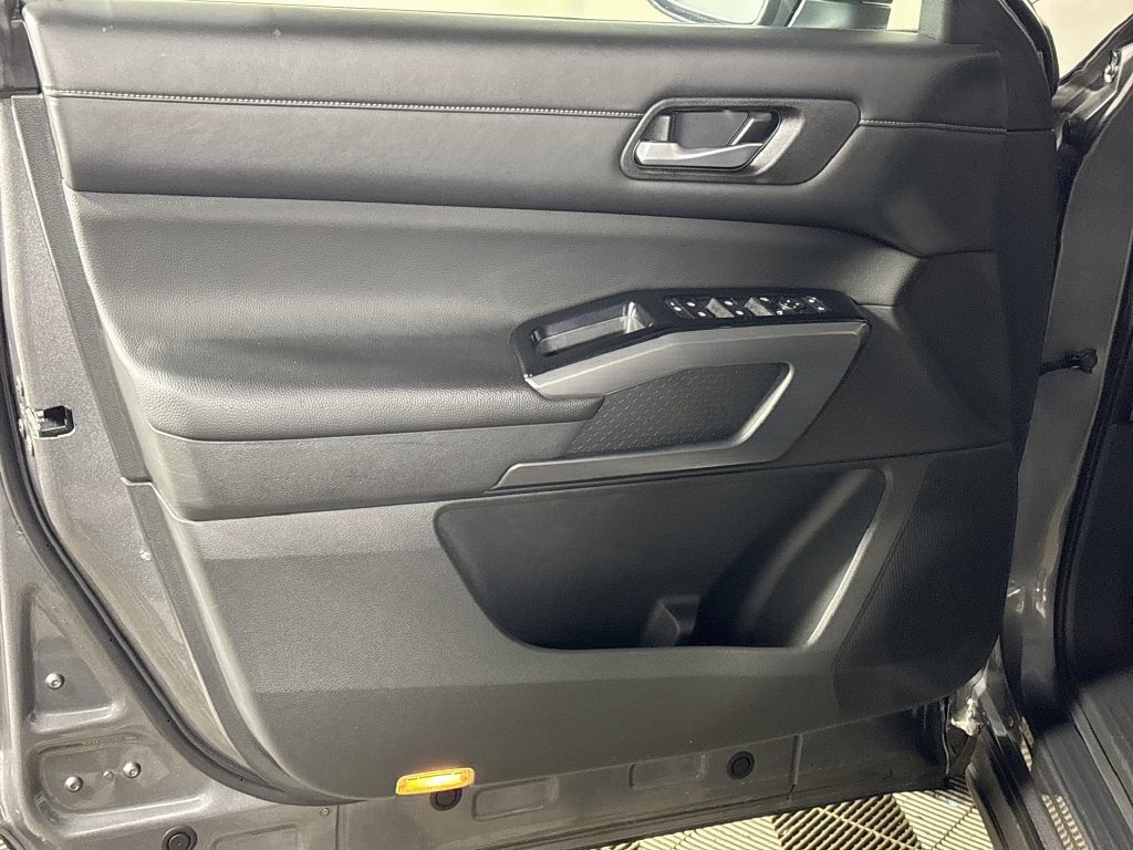 Used 2022 Nissan Pathfinder SL AWD/4WD image 10