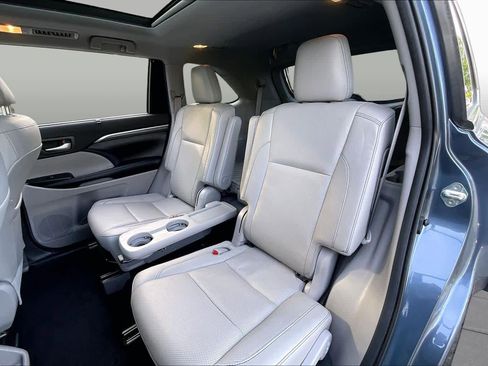 Used 2019 Toyota Highlander Limited Platinum AWD/4WD image 20