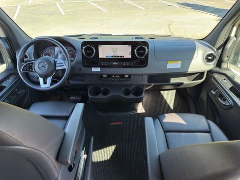 Used 2023 Mercedes-Benz Sprinter 2500 image 29