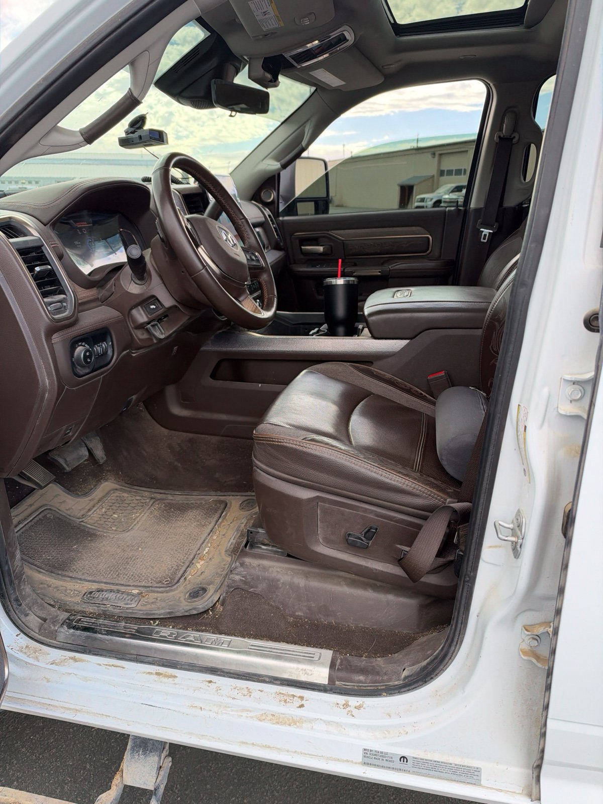 Used 2025 RAM 2500 Limited AWD/4WD image 3
