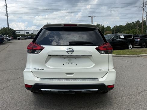 Used 2018 Nissan Rogue SL w/ Premium Package FWD image 4