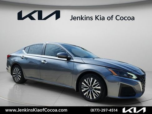 Used 2023 Nissan Altima 2.5 SV FWD image 1