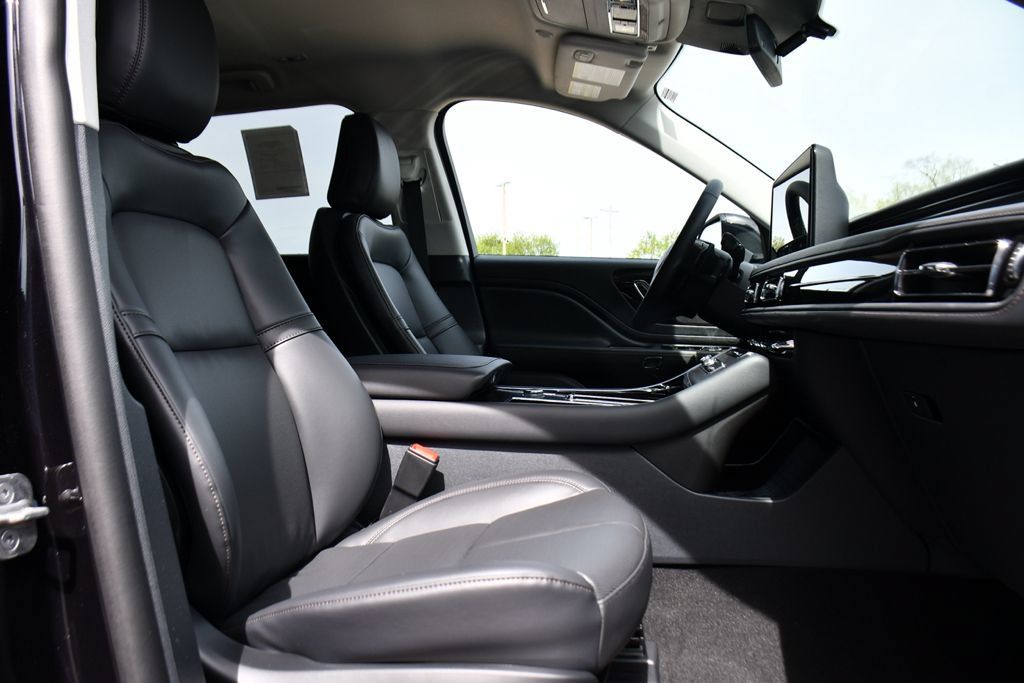 Used 2026 Lincoln Aviator AWD image 16