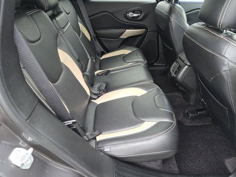 Used 2017 Jeep Cherokee Latitude w/ Cold Weather Group image 27