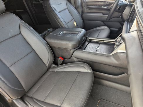 Used 2024 GMC Yukon XL Denali w/ Advanced Technology Package image 11