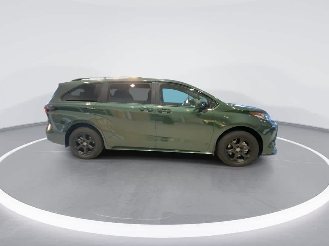 Certified 2025 Toyota Sienna XLE Woodland Edition AWD/4WD image 9